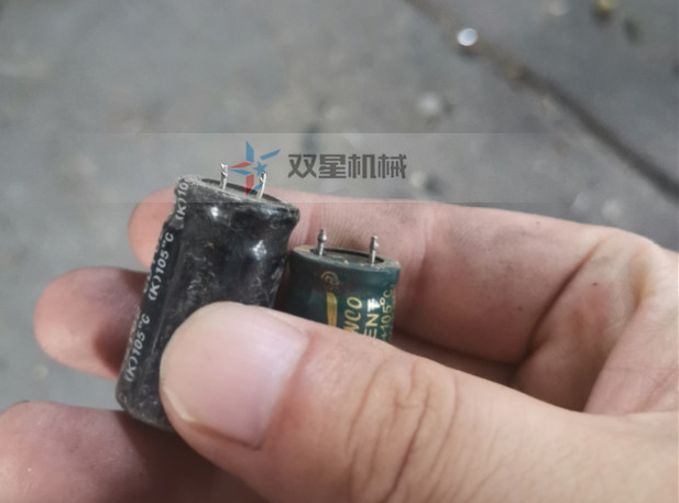 <a href='http://rongxin366.cn/ptsb/1559.html' target='_blank'><span>電路板拆解機(jī)</span></a>拆解效果