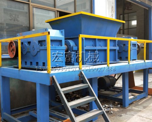 金屬撕碎機(jī)都能破碎哪些物料？1600型撕碎機(jī)時(shí)產(chǎn)量大概是多少？
