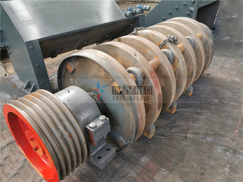 油漆桶破碎機<a href='http://rongxin366.cn/scxc/1572.html' target='_blank'><span>錘頭</span></a>結構部分