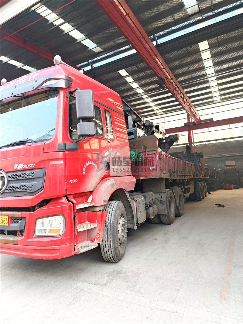 1300型<a href='http://rongxin366.cn' target='_blank'><span>金屬破碎機</span></a><a href='http://rongxin366.cn/psxl/1279.html' target='_blank'><span>廢鋁破碎</span></a>機發(fā)往河北