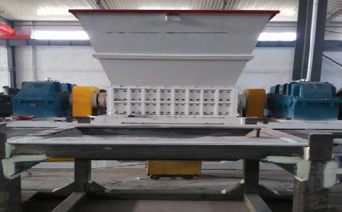 哪些因素決定著<a href='http://rongxin366.cn/ssxl/10.html' target='_blank'><span>金屬撕碎機(jī)</span></a>的價(jià)格